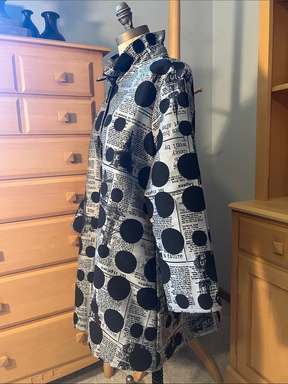 Black & White Polka Dot Newspaper-Print jacket - Picture 3 of 9